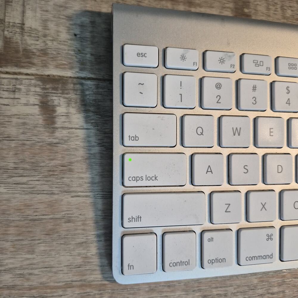 Apple A1314 Bluetooth Wireless Magic Keyboard | Tested & Working - Picture 2 of 8